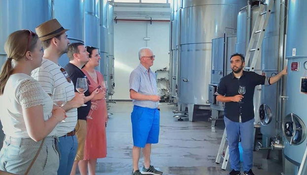 Recorriendo las instalaciones de la bodega Quattrocieli