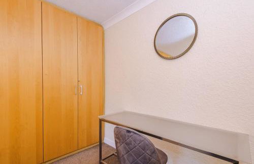4 Bed House - Sleeps 8 - Free Parking - Manchester - Foto 2
