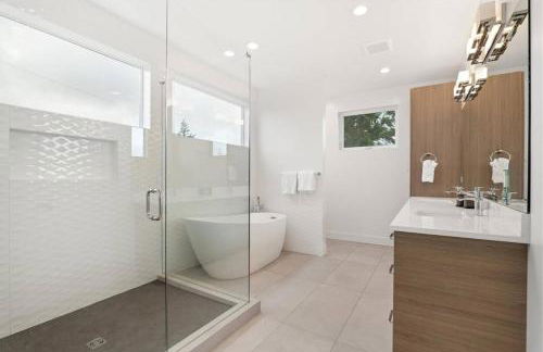 New House with Chef's Kitchen and Spa-like Suite - Foto 3