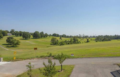 Golf Views, Porch Vibes, 3mi to Broadway! - Foto 36