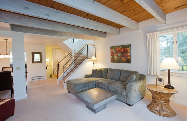 2BR Topnotch Condo - Photo 7