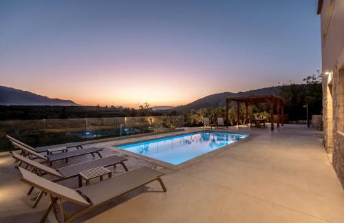 Olive Hideaway Private Pool Villa, Chania Sleeps 7 - Foto 3