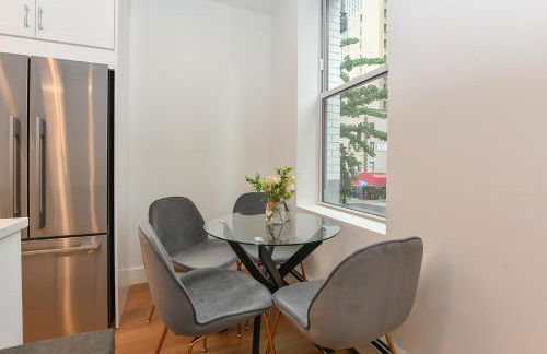 Sophisticated 3 Bedroom Duplex in the Heart of Midtown - Photo 8