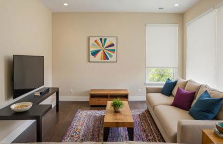 Chic Residences Steps from Beverly Hills & Sony Pictures - Photo 1