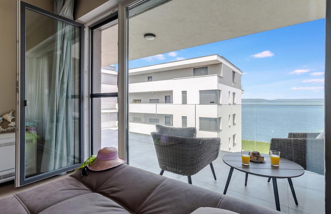 Lake Side Luxury – Steps to the Lake Lela - Foto 38