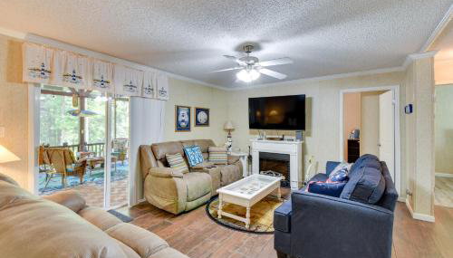 Lakefront Fair Play Vacation Rental, Pets Welcome! - Foto 3