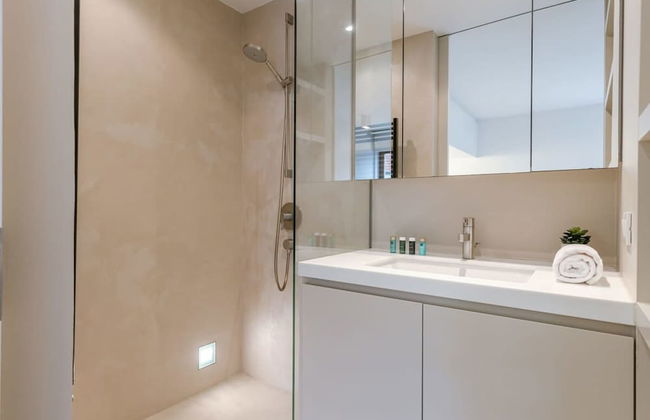 Modern Apartment With Terraces and Parking - Photo 24