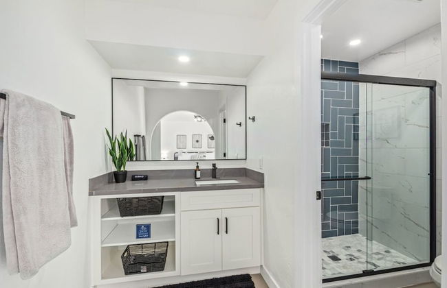 5BR Resort-style Oasis 2 Primary s Cabana Gameroom - Photo 35