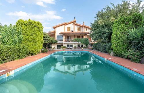 Villa with Pool, Pets & WiFi - Foto 6