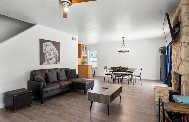 Oasis w Huge Pool & BBQ Patio - Photo 22