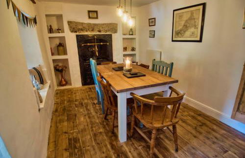 Knocker Cottage is a 3 bedroom made up of 1 double bedroom and 2 small double bedrooms in small village 10 min to beaches - Foto 34