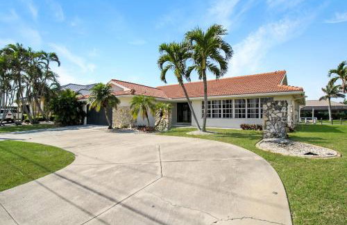 Chic & modern canal-front retreat with private pool - Azure Tides - Photo 4