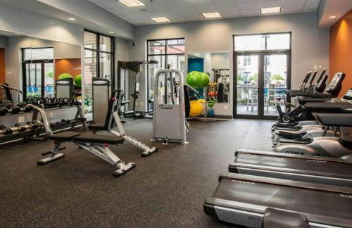 Serene 2BR Escape Midrise Living - Foto 21