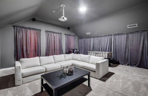 Stylish Spacious Convenient - 6-BD 2 5-BA + Pool - Foto 18