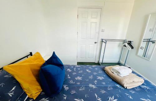 4-Bedroom House 5 mins to Beach & Parking - Foto 33