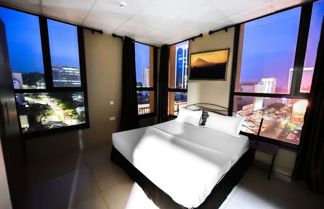 Boulevard Suites - Photo 21