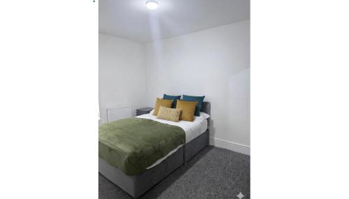 Spacious 6BR Home with Ensuite Perfect for Groups Stays - Foto 1