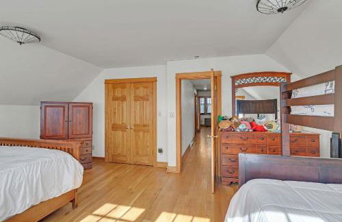 Charming Country 4BR Retreat with Riverfront Views cabin - Foto 20