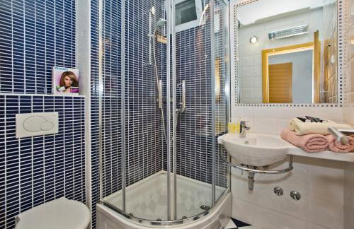 Island Hvar Seaside Villa Levanda with Beach, Pool & Seaview - Photo 50