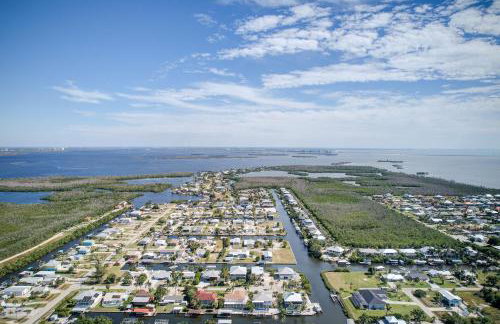 Boat Dock and Patio Canal-Front St James City Home! - Foto 35