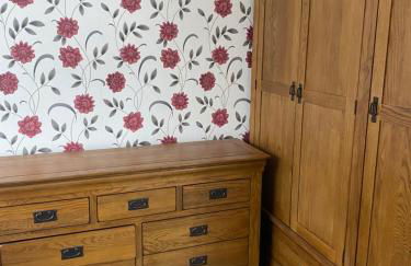 Luxury 3 Bedroom Flat with Garden - Photo 17