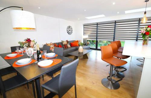 Hutchcomb Villa, 4 Bed Luxury House,Oxford+Parking - Foto 1