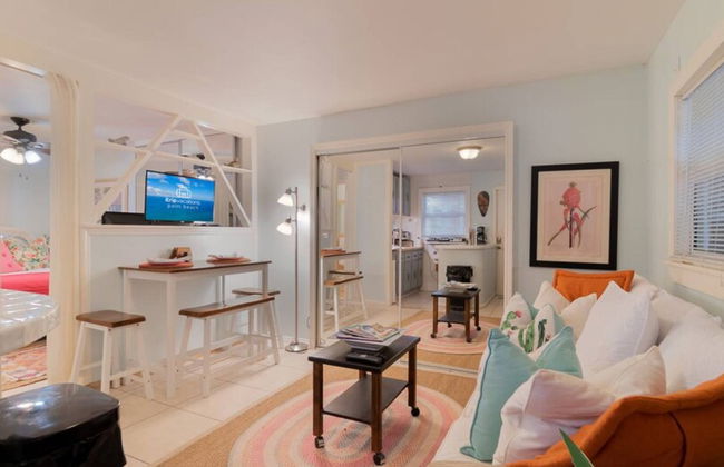 The Secret Garden - The Cottage Near Beach, Shops, Restaurants, Pet Friendly, Close to Lucerne Ave! - Foto 10