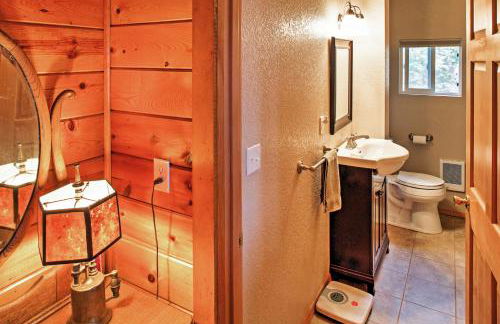 Newport Cabin with Lakefront Private Porch and Grill! - Foto 16