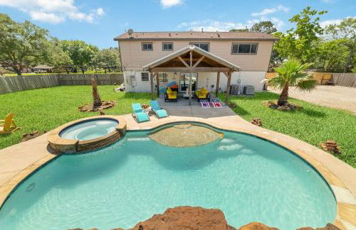 Pickleball-Basketball Oasis-Pool & Spacious Home - Photo 1