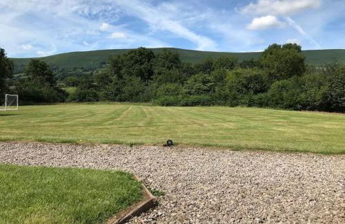 Luxury cosy carriage with electric private hot tub - Photo 27