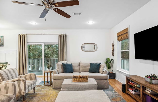 Dolphin Days by Avantstay Pool, 0.2mi to Beach! - Foto 10