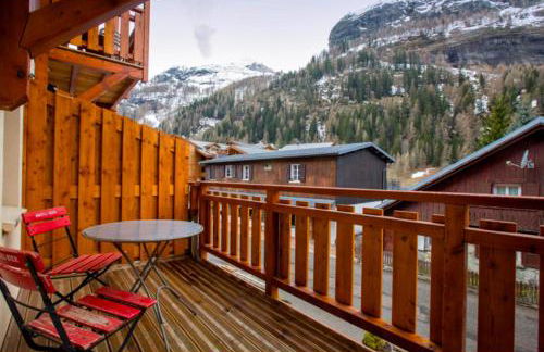 Appartement moderne et entièrement rénové en plein cœur du village, chambre séparée, balcon vue montagne, très proche des pistes - Foto 6