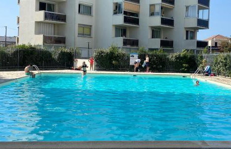 Aux pieds des plages, du port, de la piste cyclable et des commerces de proximité, un studio au dernier étage avec une vue panoramique sur le Bassin d'Arcachon, entièrement rénové, dans une résidence avec piscine - Foto 55