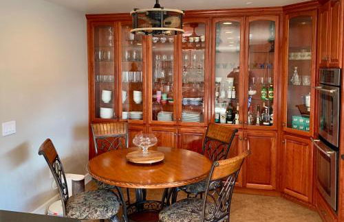 Stunning 3,400 sq ft Lake House w Boat Dock, Sauna, Steam Shower, and More - Foto 34