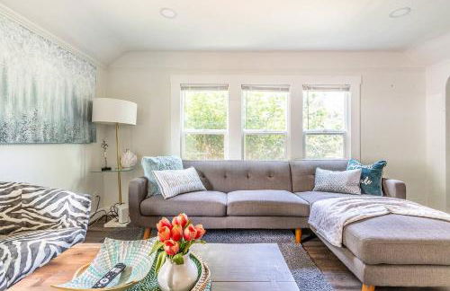 Cozy Craftsman Cottage 10 minutes away from DT! - Foto 1