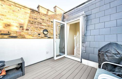 Modern 2BR Apartment for Contractors, Balcony & Fast Wi-Fi, W6 - Foto 57