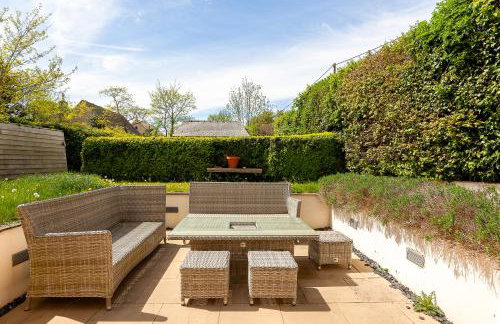 Field House - Stunning 3 Bedroom Home in Kingham! - Photo 1