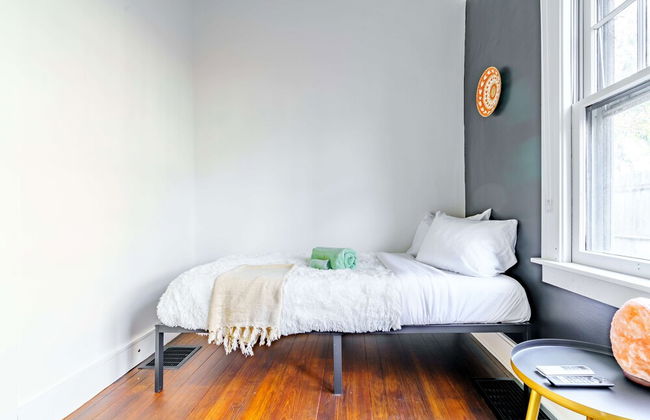 NEW Luxe Pet Friendly Free Parking Downtown - Foto 56