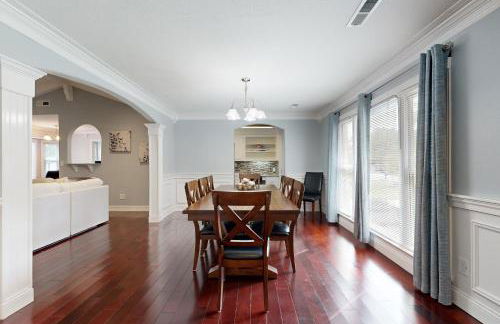 Bring Your Pup! Goose Creek Home with Private Pool - Foto 2