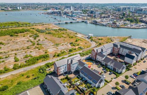 Sun-Soaked- Charming Views Overlooking the Harbour - Foto 5