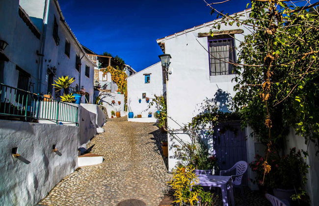 Excursión a Nerja, Frigiliana y El Acebuchal en grupo reducido - Foto 7