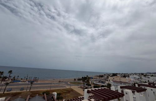 Ático en primera línea de playa - Foto 41