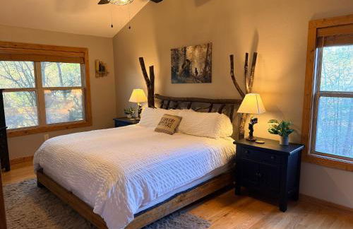 Cozy North GA Cabin 3BR3BA, Fire Pit & Game Rm - Foto 3