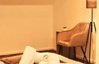 Charming 3 Bedroom Property FREE WiFi & Parking - Foto 44