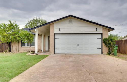 Round Rock Home with Large Yard 20 Mi to Austin! - Photo 3