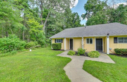 Lake George Townhome with Deck 2 Mi to The Outlets! - Foto 23