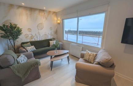 Beautiful beachfront apartment, 180d sea and cliff view - Foto 13