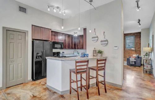 Modern, Insta-Worthy 2B Townhome in Walkable Springfield! - Photo 8