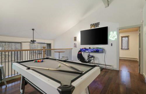 Luxurious Poconos Retreat - Hot Tub, Sauna, Games - Foto 40