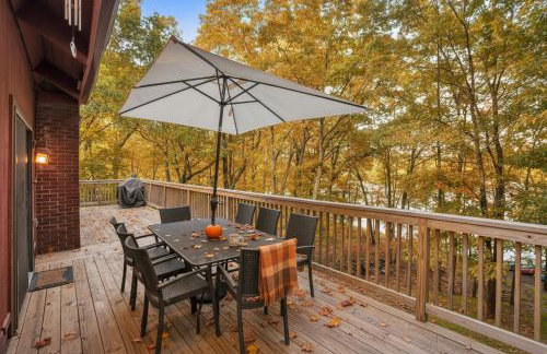 Lakefront Home, Hot Tub, Pool Access, Boats, Pets - Photo 23